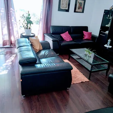 Viki - Seaview & Garden Terrace Apartment *